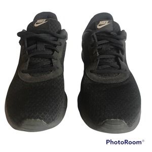 Nike Women's Tanjun Black Running Shoes Lace Up Low Top Size 8.5
